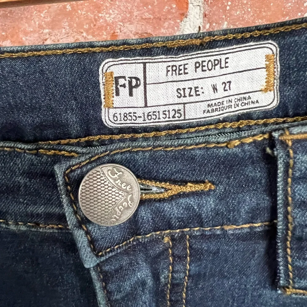 FREE PEOPLE blue stretch high rise skinny jeans denim dark wash. Size 27 crop - Picture 10 of 11